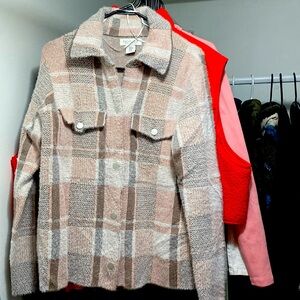 Rachel Zoe size medium. Buttons snap. Two upper front pockets